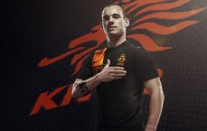 足彩网-内马尔身价断崖式下滑，从1.8亿欧元巅峰跌至1000万欧元，职业生涯面临转折