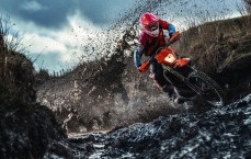 中国足彩网|超级外援霸气凌空，英伦头球终结谢晖不败神话