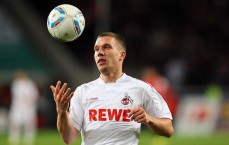 足彩网|沪媒盛赞陈威天神下凡！柔佛48次猛攻徒劳，海港替补门将一战成名