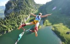 【足彩网首页】体坛联播，利物浦欧冠绝杀国际米兰，巴萨逆转战胜法兰克福